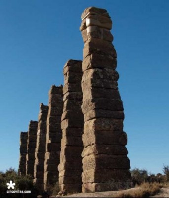 Pilastras de Los Bañales, recientemente restauradas